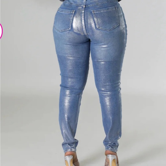 Plus size skinny jeans. (New-never worn). The color on model is the true color. - Picture 5 of 6